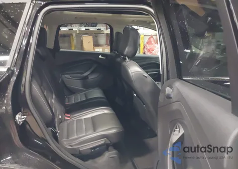 2019 Ford Escape Titanium z USA, uszkodzony, nr VIN 1FMCU9J96KUA08372